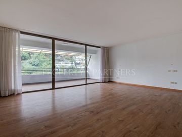 Riesco/ Vista al Cerro/ El Golf/ Gran departamento