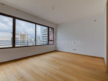 Riesco/ Vista al Cerro/ El Golf/ Gran departamento