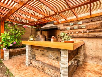 Linda casa en condominio en La Reina. Excelente precio y ubicación.
