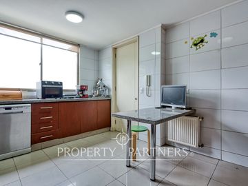 Linda casa en condominio en La Reina. Excelente precio y ubicación.