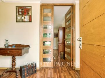 Linda casa en condominio en La Reina. Excelente precio y ubicación.