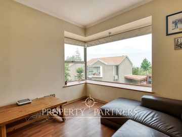 Linda casa en condominio en La Reina. Excelente precio y ubicación.