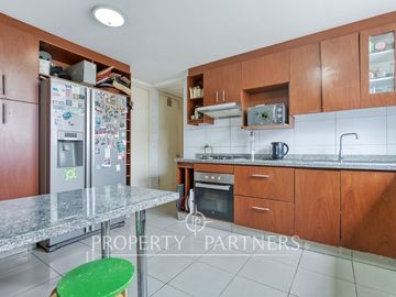 Linda casa en condominio en La Reina. Excelente precio y ubicación.