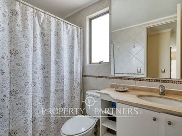 Linda casa en condominio en La Reina. Excelente precio y ubicación.