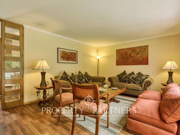 Linda casa en condominio en La Reina. Excelente precio y ubicación.