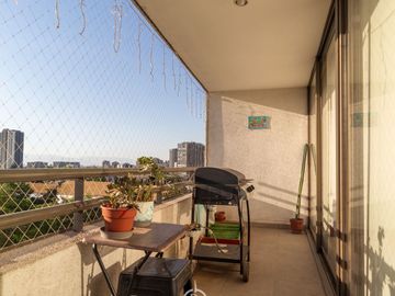 Departamento Mariposa con excelente conectividad a pasos del metro Vicente Valdes. 2d, 2b, 1e, bodega.