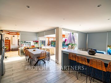 Cómoda y Amplia  Casa  estilo Mediterráneo en Avenida Principal Gabriela Mistral