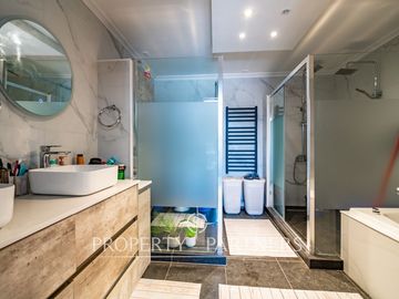Cómoda y Amplia  Casa  estilo Mediterráneo en Avenida Principal Gabriela Mistral