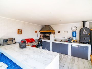 Cómoda y Amplia  Casa  estilo Mediterráneo en Avenida Principal Gabriela Mistral