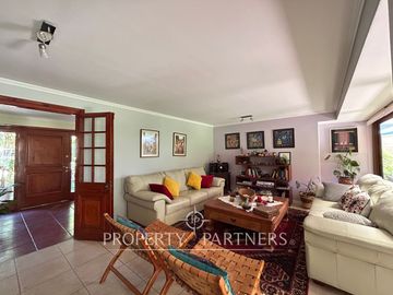 Amplia y encantadora casa en exclusivo condominio en Camino Los Fresnos