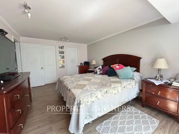 Amplia y encantadora casa en exclusivo condominio en Camino Los Fresnos