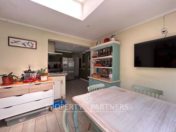 Amplia y encantadora casa en exclusivo condominio en Camino Los Fresnos