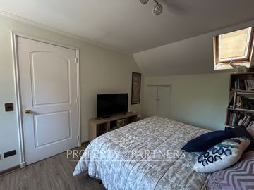 Amplia y encantadora casa en exclusivo condominio en Camino Los Fresnos