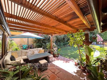 Amplia y encantadora casa en exclusivo condominio en Camino Los Fresnos