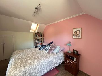 Amplia y encantadora casa en exclusivo condominio en Camino Los Fresnos
