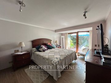 Amplia y encantadora casa en exclusivo condominio en Camino Los Fresnos