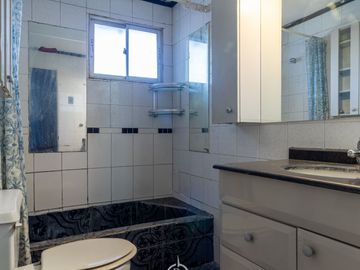 Casa Remodelada en av Rojas Magallanes