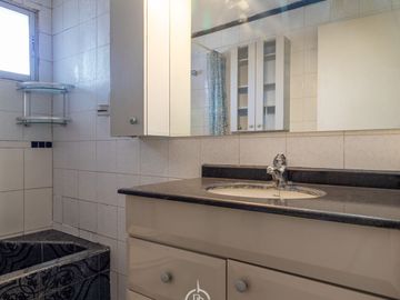 Casa Remodelada en av Rojas Magallanes