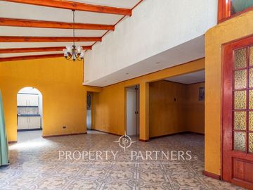 Casa Remodelada en av Rojas Magallanes