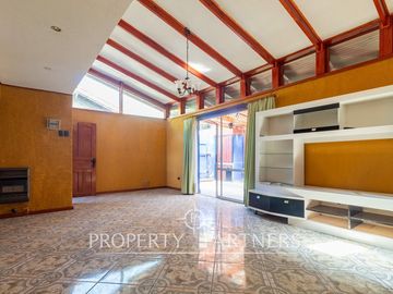 Casa Remodelada en av Rojas Magallanes