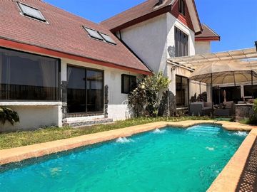 Casa en Lomas de San Andrés a pasos de colegios y clínicas