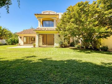 Casa estilo Provenzal en Golf de Manquehue, cercana a  Santiago College y Everest