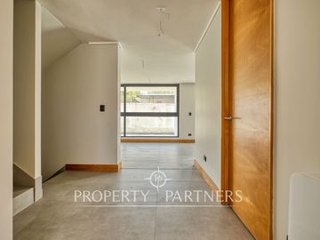 Espectacular y moderno Townhouse Nor/Oriente ubicado en barrio residencial, Las Condes