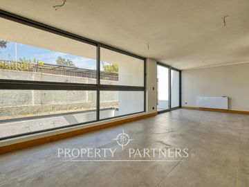 Espectacular y moderno Townhouse Nor/Oriente ubicado en barrio residencial, Las Condes