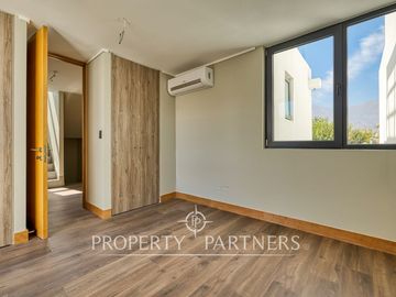 Espectacular y moderno Townhouse Nor/Oriente ubicado en barrio residencial, Las Condes