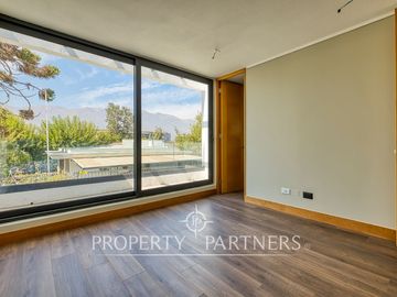 Espectacular y moderno Townhouse Nor/Oriente ubicado en barrio residencial, Las Condes