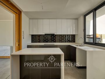 Espectacular y moderno Townhouse Nor/Oriente ubicado en barrio residencial, Las Condes