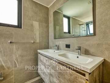 Espectacular y moderno Townhouse Nor/Oriente ubicado en barrio residencial, Las Condes