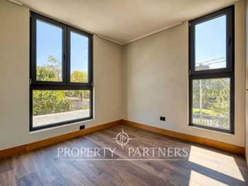 Espectacular y moderno Townhouse Nor/Oriente ubicado en barrio residencial, Las Condes