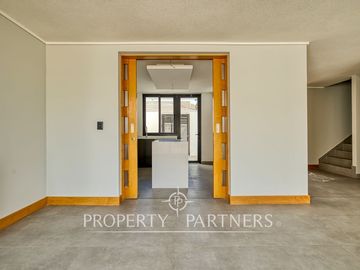 Espectacular y moderno Townhouse Nor/Oriente ubicado en barrio residencial, Las Condes