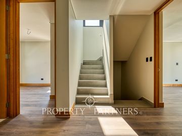 Espectacular y moderno Townhouse Nor/Oriente ubicado en barrio residencial, Las Condes