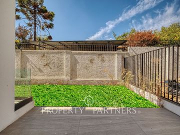 Espectacular y moderno Townhouse Nor/Oriente ubicado en barrio residencial, Las Condes