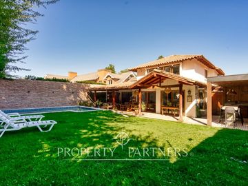 Preciosa casa en excelente sector de La Reina. Seguro condominio