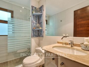 Preciosa casa en excelente sector de La Reina. Seguro condominio
