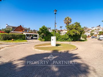 Linda Casa en Venta en Condominio en Avda. Cisternas