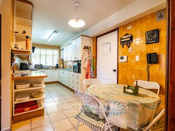 Linda Casa en Venta en Condominio en Avda. Cisternas
