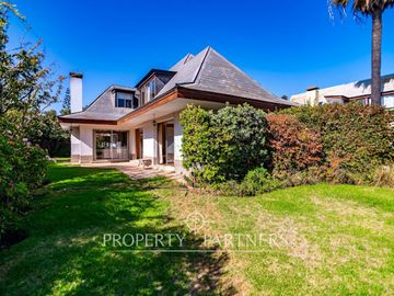 Linda Casa en Venta en Condominio en Avda. Cisternas