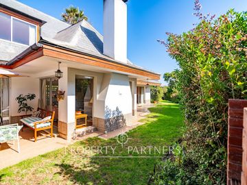 Linda Casa en Venta en Condominio en Avda. Cisternas