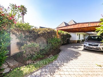 Linda Casa en Venta en Condominio en Avda. Cisternas