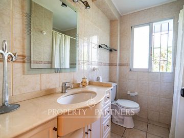 Linda Casa en Venta en Condominio en Avda. Cisternas