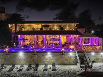 CASA EN VENTA FRENTE A LA PLAYA DE LUJO EN CANCUN 6 RECAMARAS COLDWELL BANKER