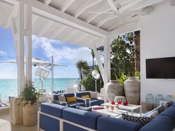 CASA EN VENTA FRENTE A LA PLAYA DE LUJO EN CANCUN 6 RECAMARAS COLDWELL BANKER