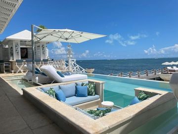 CASA EN VENTA FRENTE A LA PLAYA DE LUJO EN CANCUN 6 RECAMARAS COLDWELL BANKER