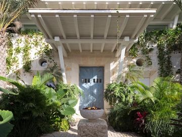 CASA EN VENTA FRENTE A LA PLAYA DE LUJO EN CANCUN 6 RECAMARAS COLDWELL BANKER