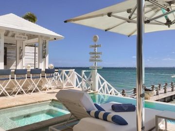 CASA EN VENTA FRENTE A LA PLAYA DE LUJO EN CANCUN 6 RECAMARAS COLDWELL BANKER