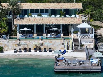 CASA EN VENTA FRENTE A LA PLAYA DE LUJO EN CANCUN 6 RECAMARAS COLDWELL BANKER